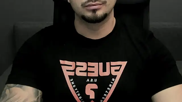 Snapshot of TonyWilcox chatting on February 2, 1:41 pm TonyWilcox online show from February 2, 1:41 pm