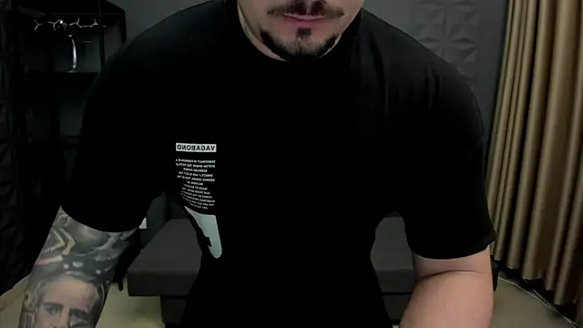 Snapshot of TonyWilcox chatting on February 9, 6:01 am TonyWilcox online show from February 9, 6:01 am