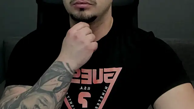 Snapshot of TonyWilcox chatting on February 11, 6:19 am TonyWilcox online show from February 11, 6:19 am