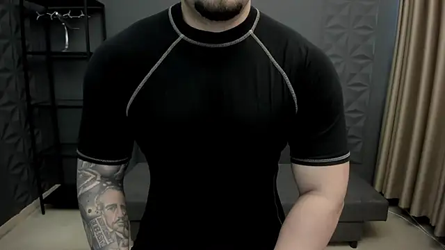 Snapshot of TonyWilcox chatting on February 14, 6:02 am TonyWilcox online show from February 14, 6:02 am