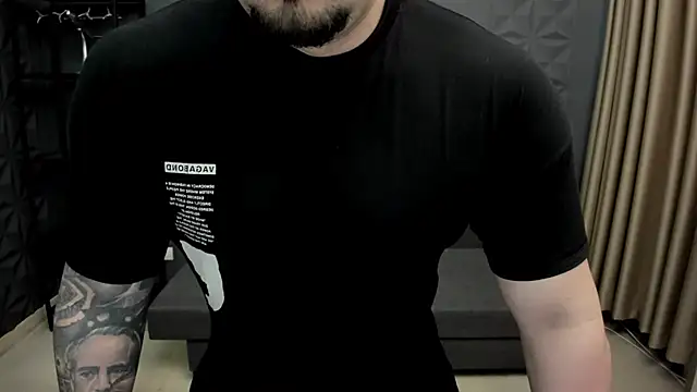 Snapshot of TonyWilcox chatting on February 16, 6:43 am TonyWilcox online show from February 16, 6:43 am