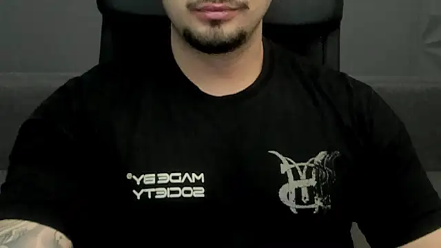 Snapshot of TonyWilcox chatting on February 19, 6:33 am TonyWilcox online show from February 19, 6:33 am