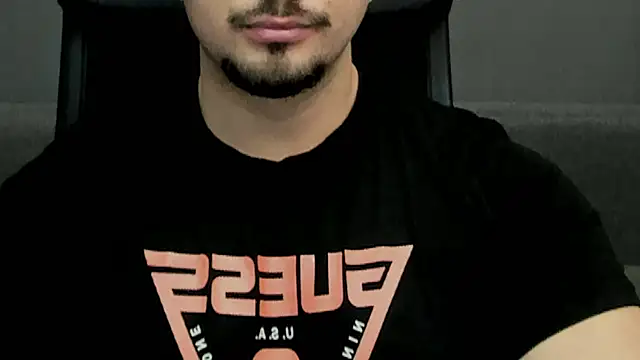 Snapshot of TonyWilcox chatting on February 19, 12:44 pm TonyWilcox online show from February 19, 12:44 pm