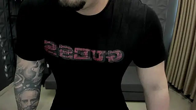 Snapshot of TonyWilcox chatting on February 24, 6:27 am TonyWilcox online show from February 24, 6:27 am