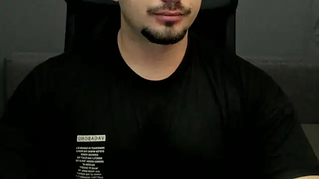 Snapshot of TonyWilcox chatting on March 1, 5:42 am TonyWilcox online show from March 1, 5:42 am