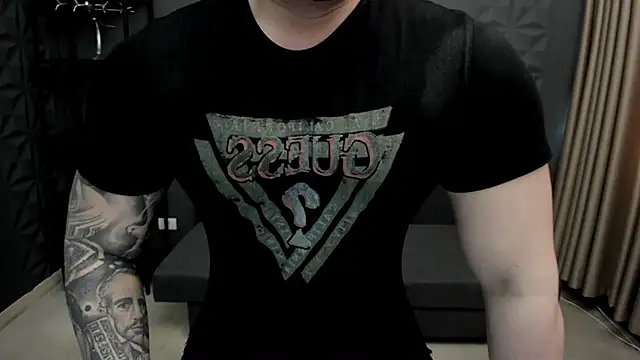 Snapshot of TonyWilcox chatting on March 15, 8:26 am TonyWilcox online show from March 15, 8:26 am