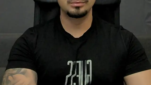 Snapshot of TonyWilcox chatting on October 11, 5:50 am TonyWilcox online show from October 11, 5:50 am