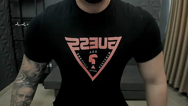 Snapshot of TonyWilcox chatting on October 30, 6:26 am TonyWilcox online show from October 30, 6:26 am