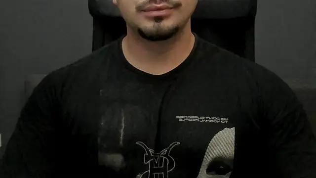 Snapshot of TonyWilcox chatting on November 4, 5:50 am TonyWilcox online show from November 4, 5:50 am