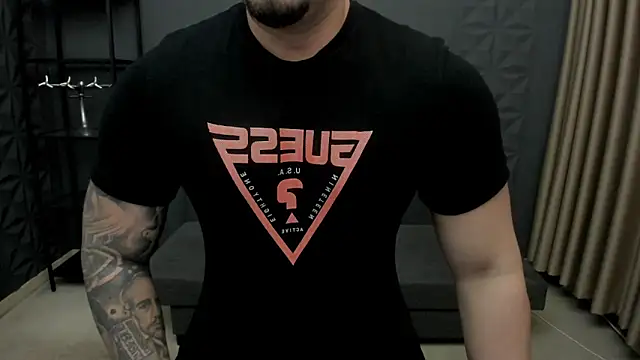 Snapshot of TonyWilcox chatting on November 12, 5:19 am TonyWilcox online show from November 12, 5:19 am