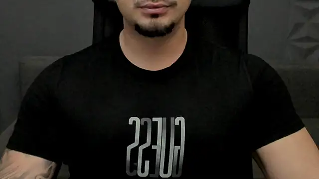 Snapshot of TonyWilcox chatting on November 13, 5:39 am TonyWilcox online show from November 13, 5:39 am