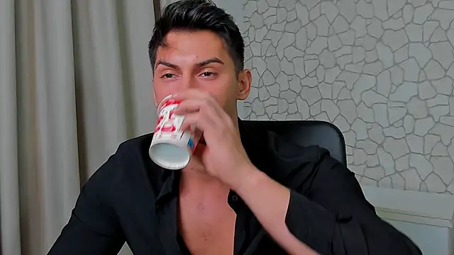 Snapshot of ClintMasters chatting on February 15, 8:22 am ClintMasters online show from February 15, 8:22 am