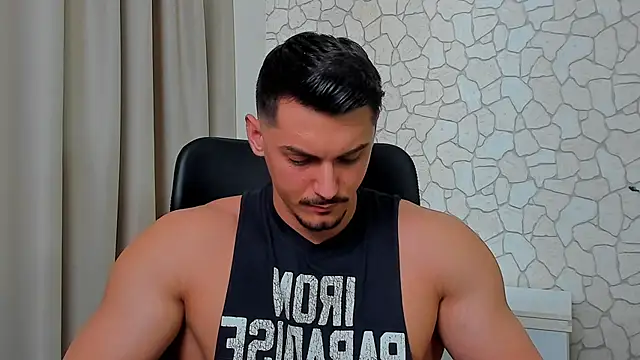 Snapshot of ClintMasters chatting on February 18, 9:43 am ClintMasters online show from February 18, 9:43 am