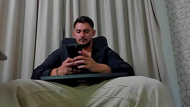 Snapshot of ClintMasters chatting on September 29, 5:01 am ClintMasters online show from September 29, 5:01 am