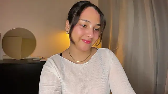 Snapshot of xSelena chatting on January 8, 2:57 am xSelena online show from January 8, 2:57 am