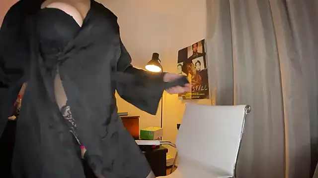 Snapshot of xSelena chatting on January 22, 4:23 am xSelena online show from January 22, 4:23 am