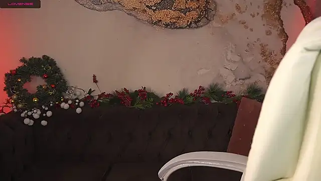 Daphne Moss online show from December 19, 9:17 pm