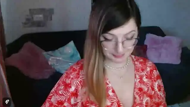 Snapshot of Arielsssplash chatting on December 4, 8:01 am Arielsssplash online show from December 4, 8:01 am