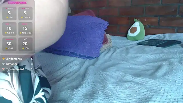 LIila28six online show from February 22, 3:47 pm