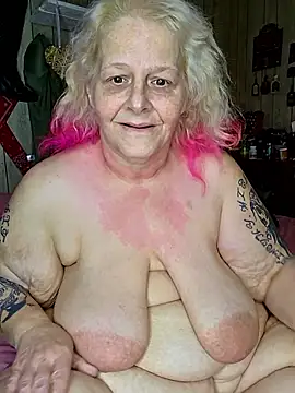 Snapshot of DavisDesires chatting on February 19, 9:00 pm DavisDesires online show from February 19, 9:00 pm