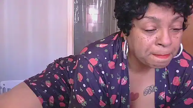 Snapshot of MSweetLindaParks chatting on December 3, 7:01 pm MSweetLindaParks online show from December 3, 7:01 pm