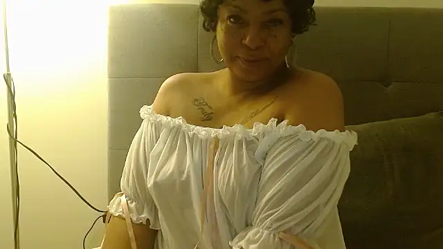 MSweetLindaParks online show from March 29, 4:45 am
