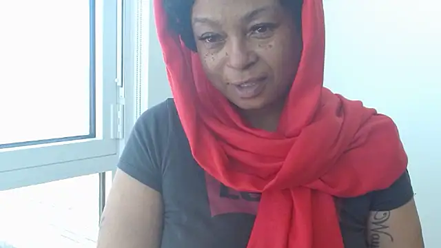 MSweetLindaParks online show from April 10, 5:28 pm