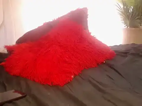 Misswhiteee online show from February 8, 7:37 am