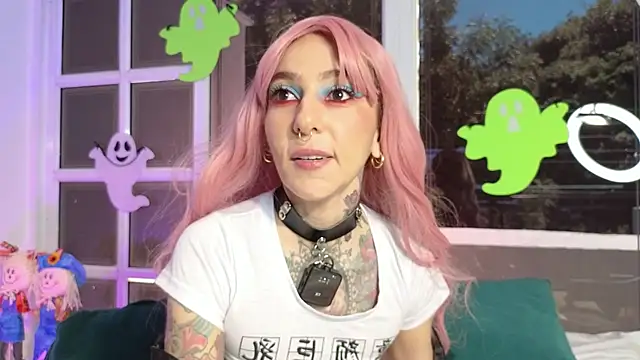 Snapshot of Evangelyne_1 chatting on October 26, 4:13 pm Evangelyne 1 online show from October 26, 4:13 pm