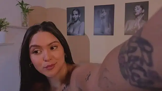 ToriCrossX online show from March 30, 6:09 pm