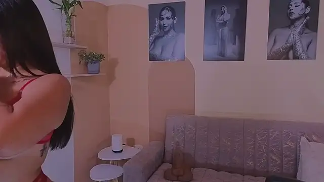 ToriCrossX online show from April 19, 6:10 pm