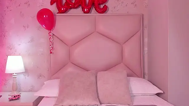 Snapshot of ambar_sullivan chatting on February 15, 12:01 pm ambar sullivan online show from February 15, 12:01 pm