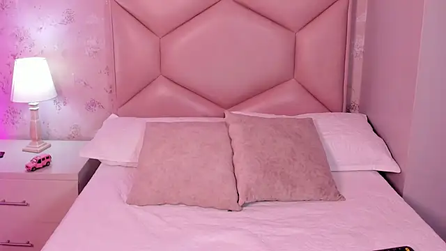 Snapshot of ambar_sullivan chatting on February 17, 12:05 pm ambar sullivan online show from February 17, 12:05 pm