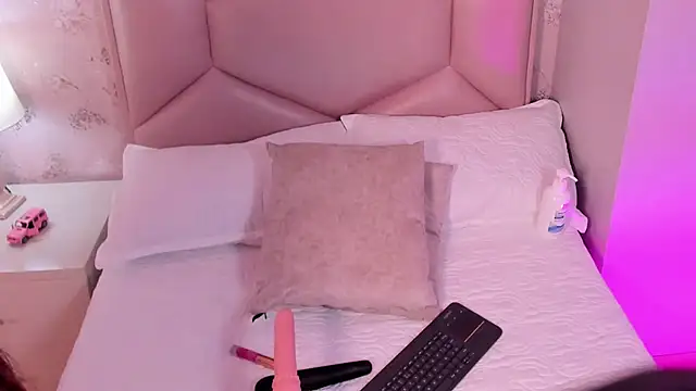 Snapshot of ambar_sullivan chatting on February 27, 2:54 pm ambar sullivan online show from February 27, 2:54 pm