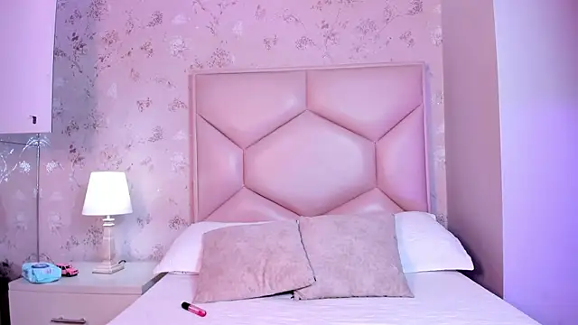 Snapshot of ambar_sullivan chatting on October 7, 11:40 am ambar sullivan online show from October 7, 11:40 am