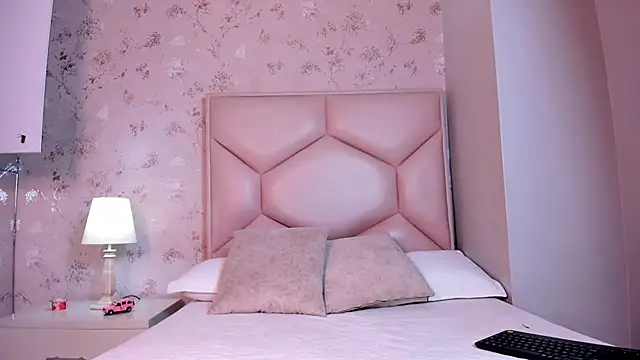 Snapshot of ambar_sullivan chatting on October 28, 11:36 am ambar sullivan online show from October 28, 11:36 am