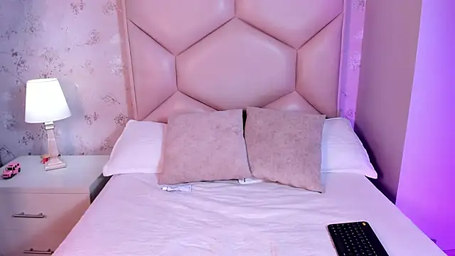 Snapshot of ambar_sullivan chatting on November 1, 11:45 am ambar sullivan online show from November 1, 11:45 am