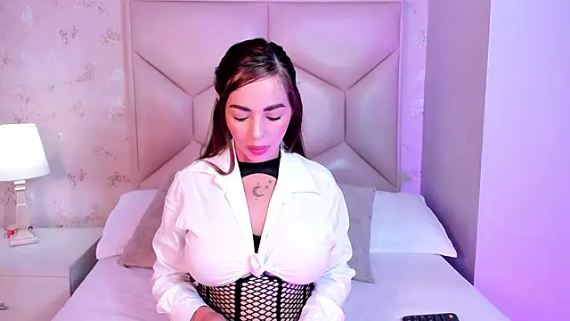 Snapshot of ambar_sullivan chatting on November 2, 11:34 am ambar sullivan online show from November 2, 11:34 am