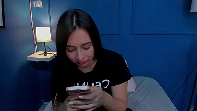 Snapshot of isabella_jade chatting on January 6, 6:41 pm isabella jade online show from January 6, 6:41 pm