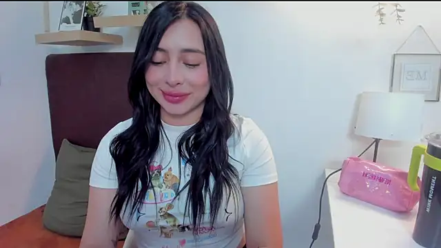 Snapshot of isabella_jade chatting on January 11, 7:05 pm isabella jade online show from January 11, 7:05 pm
