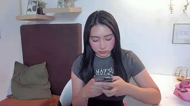 Snapshot of isabella_jade chatting on February 4, 10:24 pm isabella jade online show from February 4, 10:24 pm