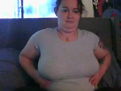 Snapshot of MilfBunny7DDD chatting on February 27, 2:06 pm MilfBunny7DDD online show from February 27, 2:06 pm