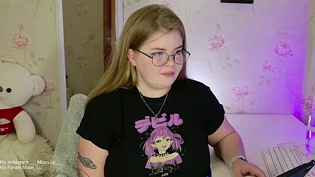 Snapshot of sinnamon_ chatting on October 7, 6:05 pm sinnamon online show from October 7, 6:05 pm