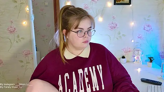 Snapshot of sinnamon_ chatting on November 3, 4:41 pm sinnamon online show from November 3, 4:41 pm