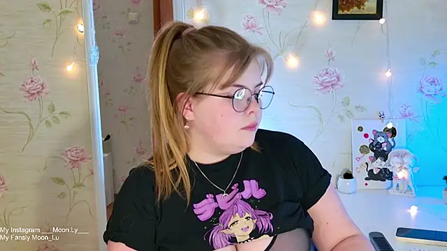 Snapshot of sinnamon_ chatting on November 8, 4:40 pm sinnamon online show from November 8, 4:40 pm