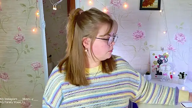 Snapshot of sinnamon_ chatting on December 14, 12:10 pm sinnamon online show from December 14, 12:10 pm