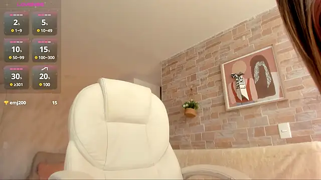 Snapshot of allysoonswwan17 chatting on December 15, 6:15 pm allysoonswwan17 online show from December 15, 6:15 pm