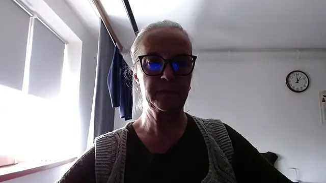 Snapshot of ina_tits chatting on November 25, 10:59 am ina tits online show from November 25, 10:59 am