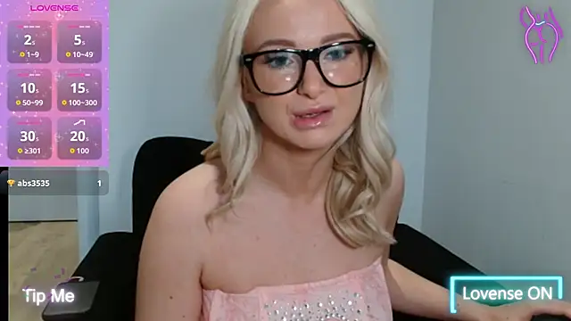 Snapshot of chelseablonde chatting on November 13, 3:55 pm chelseablonde online show from November 13, 3:55 pm