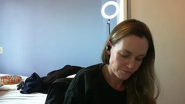 Annylove1 online show from October 31, 4:30 pm